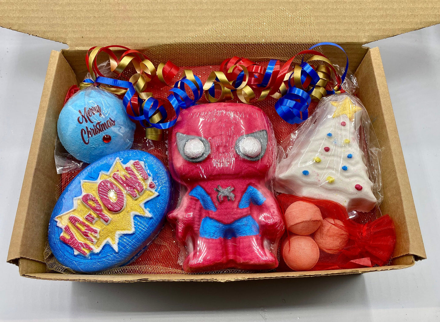 Superheroes Christmas bath bomb gift set.