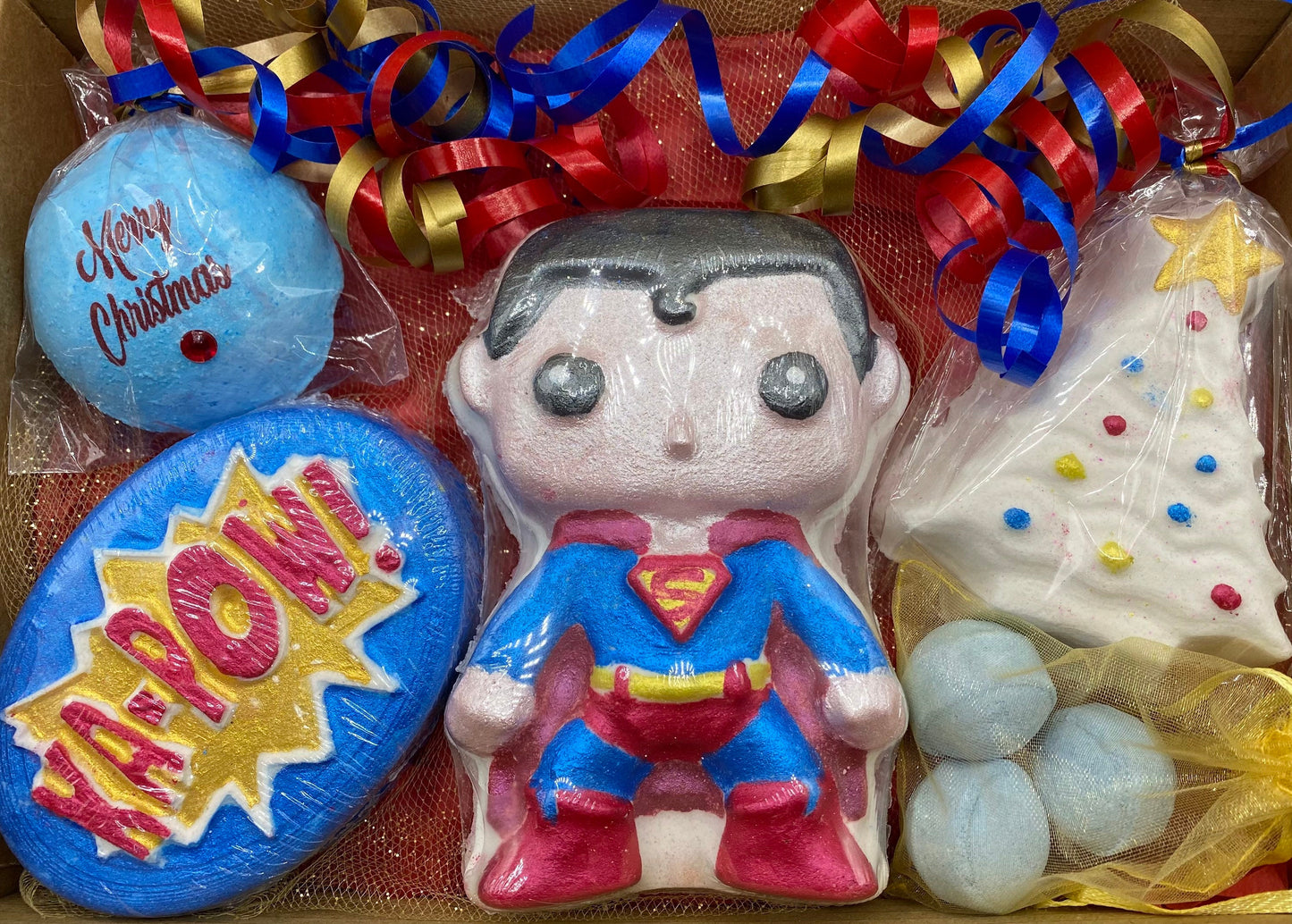 Superheroes Christmas bath bomb gift set.