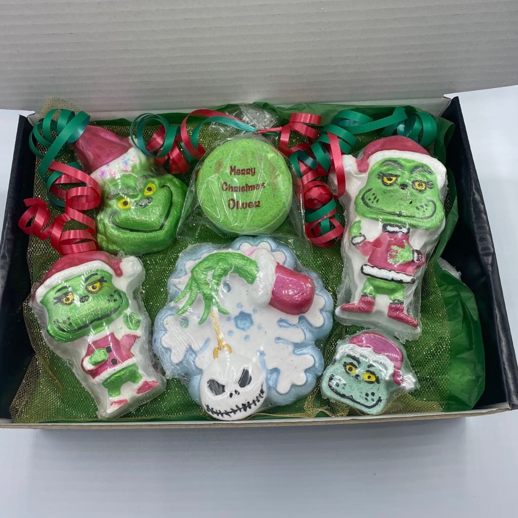 The Mean One Christmas bath bomb gift set.