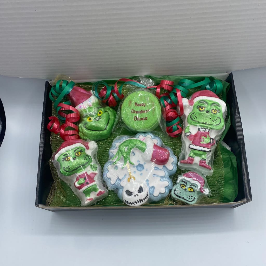 The Mean One Christmas bath bomb gift set.