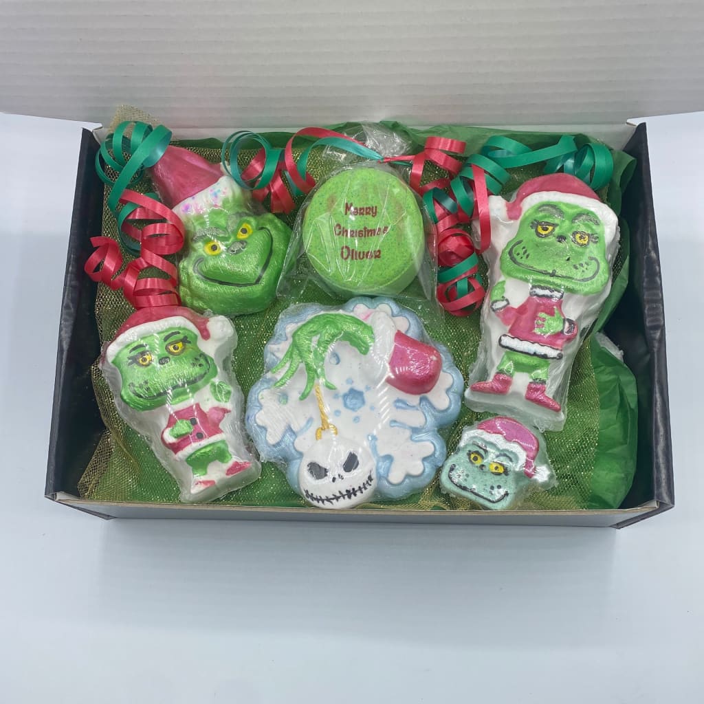 The Mean One Christmas bath bomb gift set.