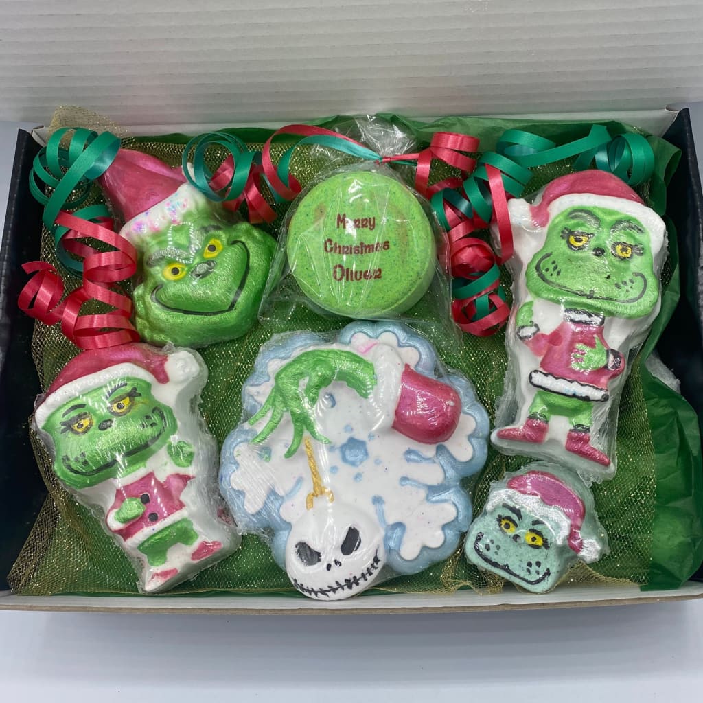 The Mean One Christmas bath bomb gift set.